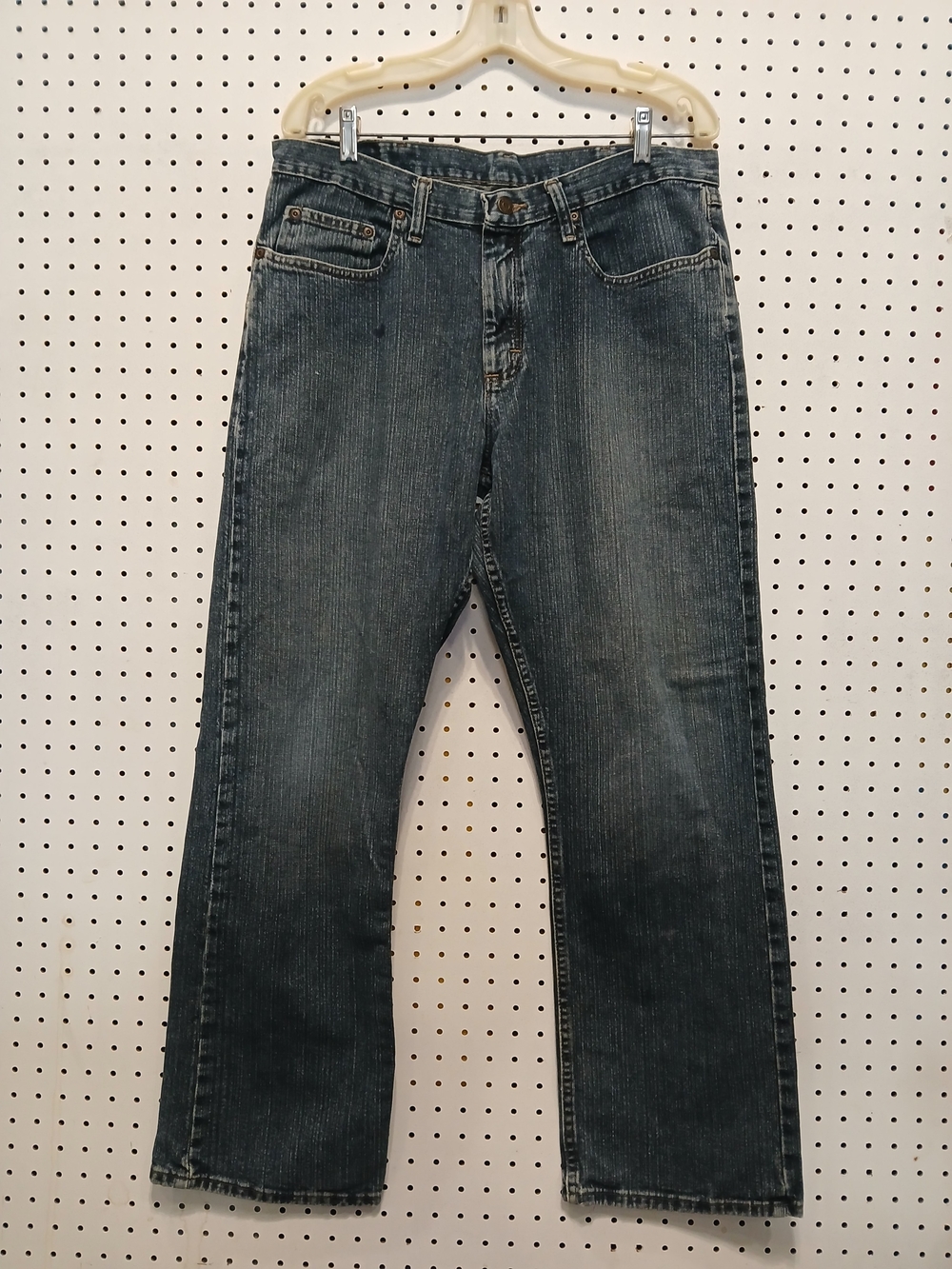 Wrangler Men’s Relaxed Fit Jeans in Dark Blue Wash